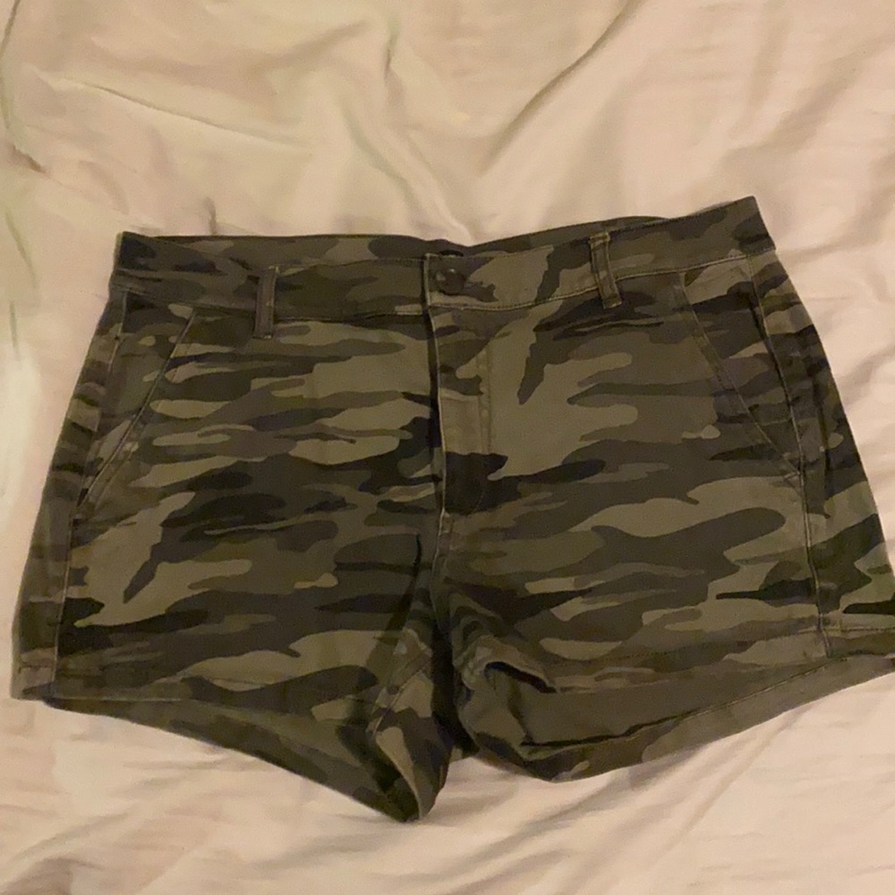High rise Express camo shorts
